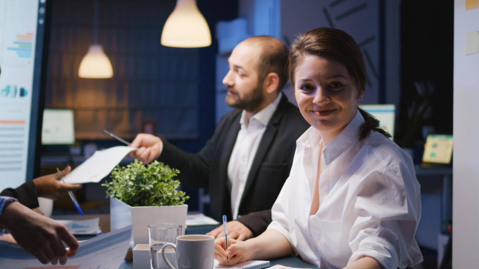 Professionelle Arbeitsumgebung für Finanzanalyse und Unternehmensberatung